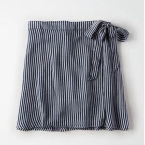 American Eagle High Waisted Tie Wrap Mini Skirt Women’s size M Navy Stripe